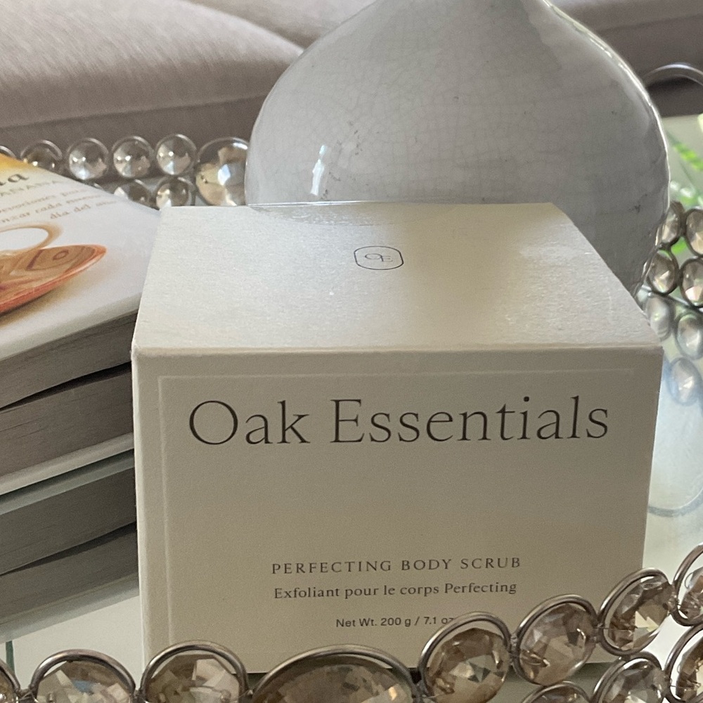 Oak Essentials Perfecting Body Scrub - Cream
